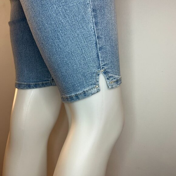 BLUE SPICE Women's Butt Lifter Bermuda Denim Shorts - Juniors Size 1 - NWT - Picture 3 of 4